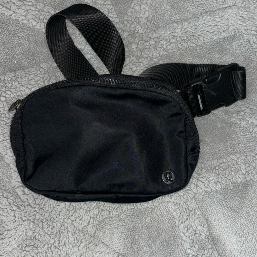 Black Lululemon Belt Bag